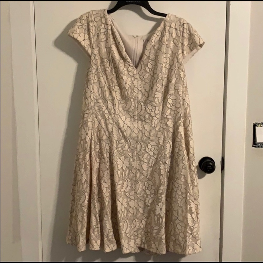 Ivory Lace Dress. HAS POCKETS!